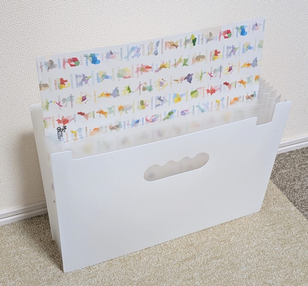 ダイソー｜ドキュメントスタンド（13ポケット、横型）（収納時）