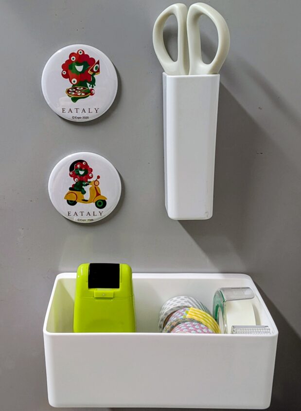 冷蔵庫の横に個人情報保護スタンプを置いている実際の画像