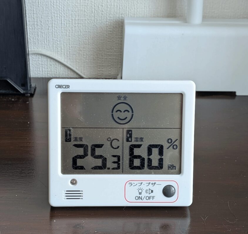 アラーム付き温湿度計の表示画面（25.3℃・湿度60%）
