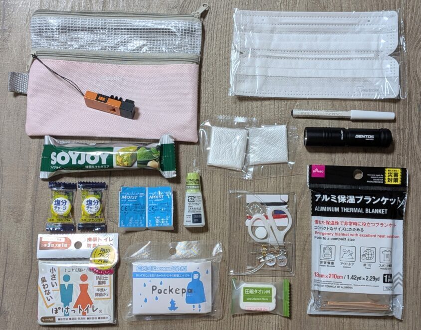 A6サイズの0次防災ポーチの中身一覧